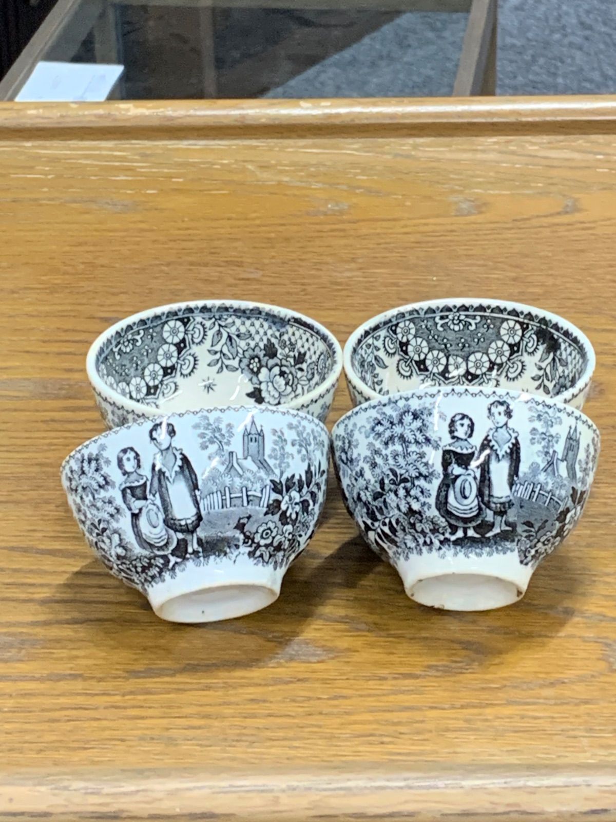 アンティーク Boch Freres Orphans ベルギー製 小皿4客 - メルカリ