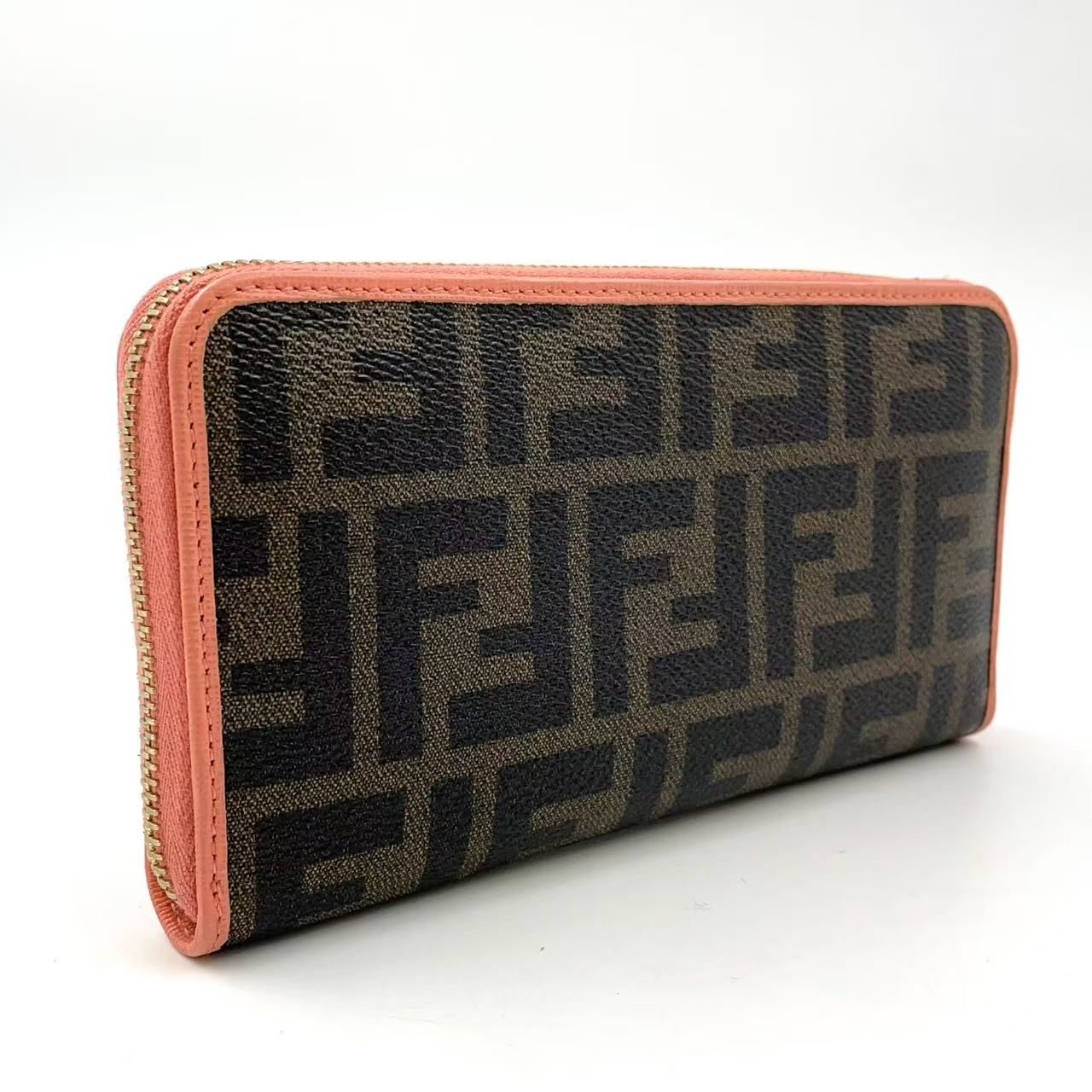 数量は多い  FENDI ズッカ柄 ラウンドファスナー PVC コーラルピンク 小物
