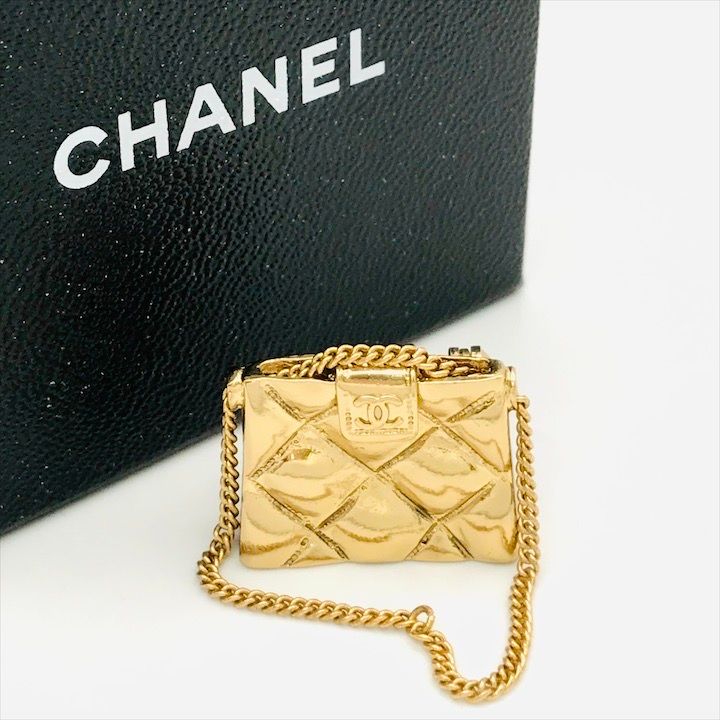 【美品】CHANEL　シャネル　マトラッセ　ゴールド　ブローチ 美品 CHANEL シャネル ココマーク マトラッセ バッグ モチーフ W