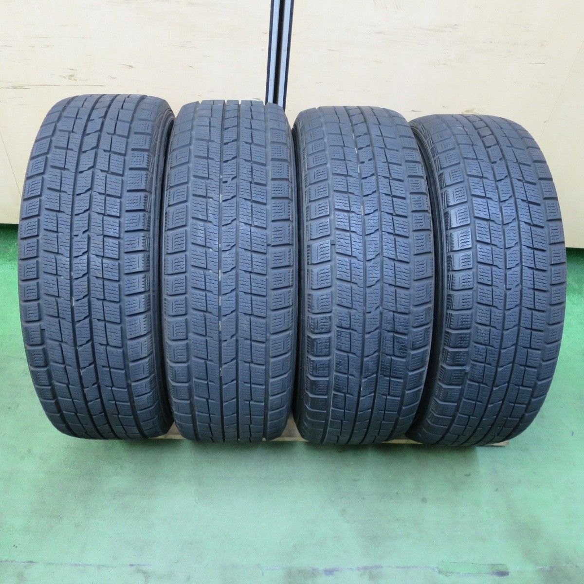 バリ溝！9.5分☆スバル フォレスター 純正 215/60R16 スタッドレス 