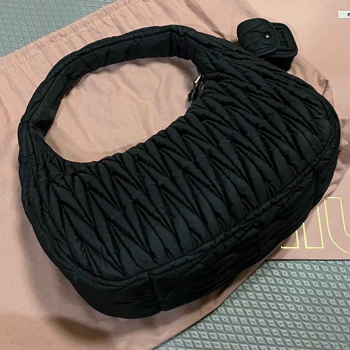 Re-Nylon さまよう