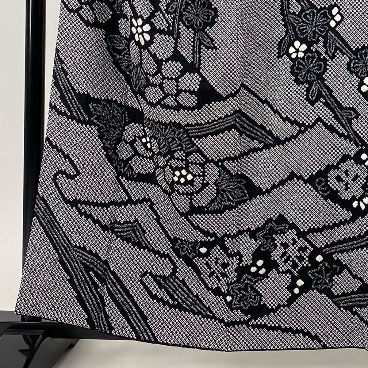 訪問着 身丈158.5cm 裄丈65cm M 袷 草花 波 総絞り 黒 正絹 美品 名品  