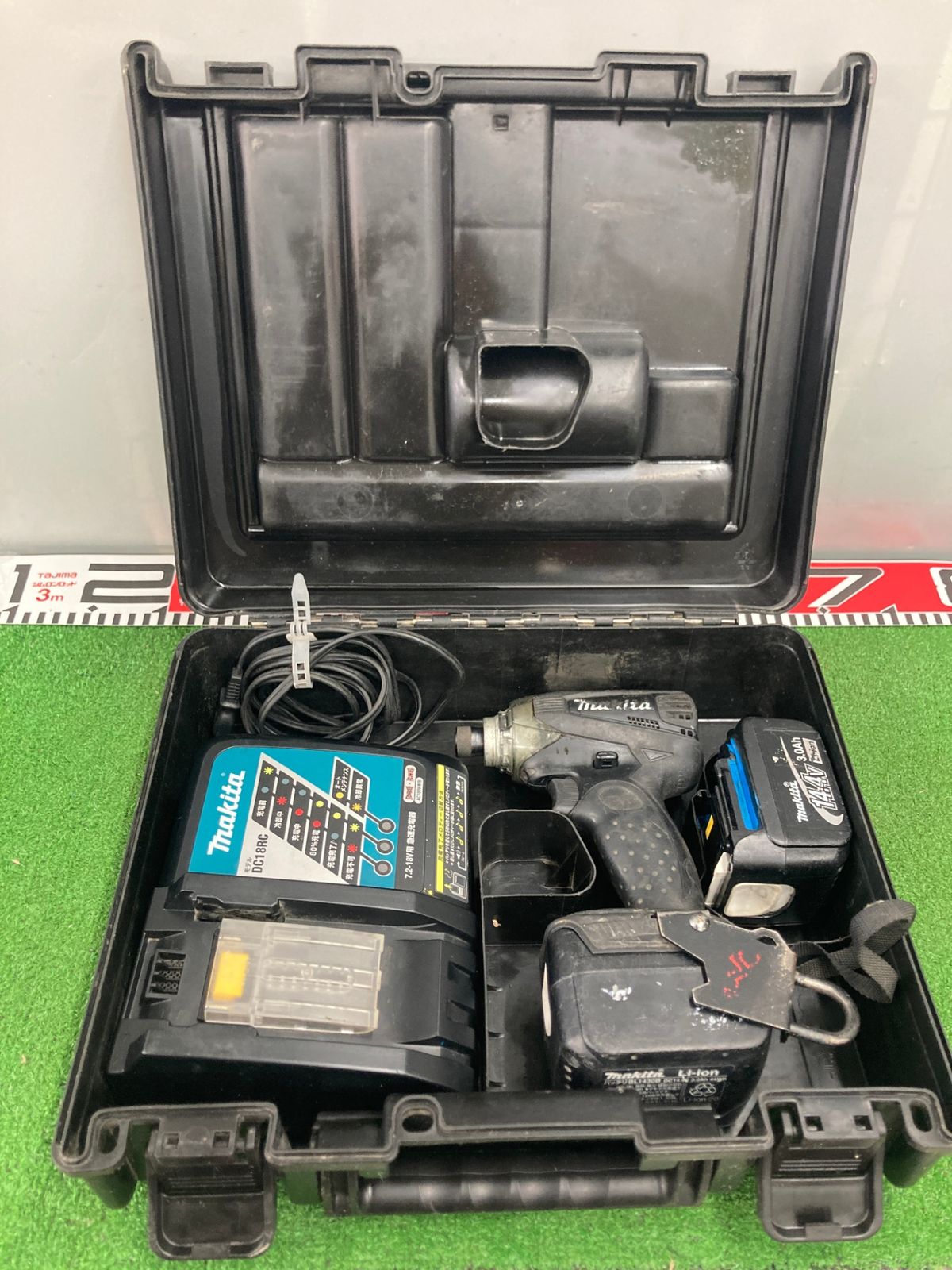 0922 makita 14.4V充電式インパクトドライバ TD133DRFXP ITJ1B1KE95A4