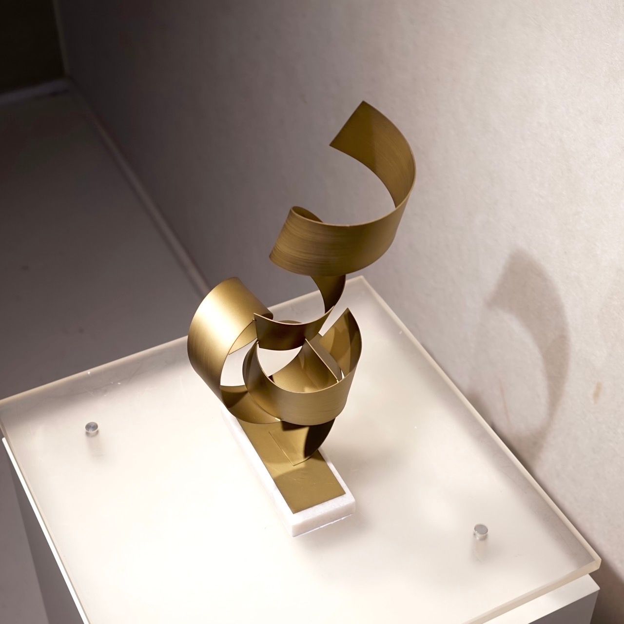 Bello select 輸入品 オブジェ 彫刻 アート 金属製 大理石ベース インテリア 雑貨 置物 小物 モダン ラグジュアリー ホテルライク WWW_IMPECCABLEHEALTHCARESERVICES_COM