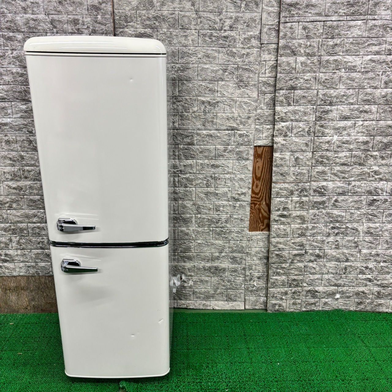 662 最新　2024年製　レトロデザイン　冷蔵庫　130L お洒落　一人暮らし 662 送料設置無料 最新 2024年製 レトロデザイン 冷蔵庫 130L