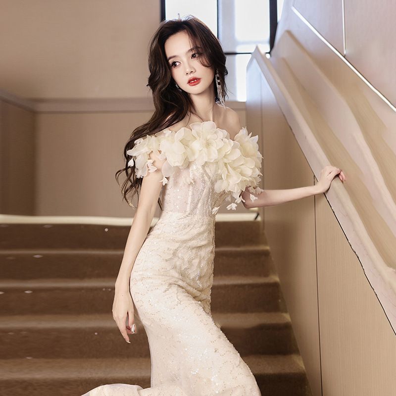 オフショルダー キラキラ