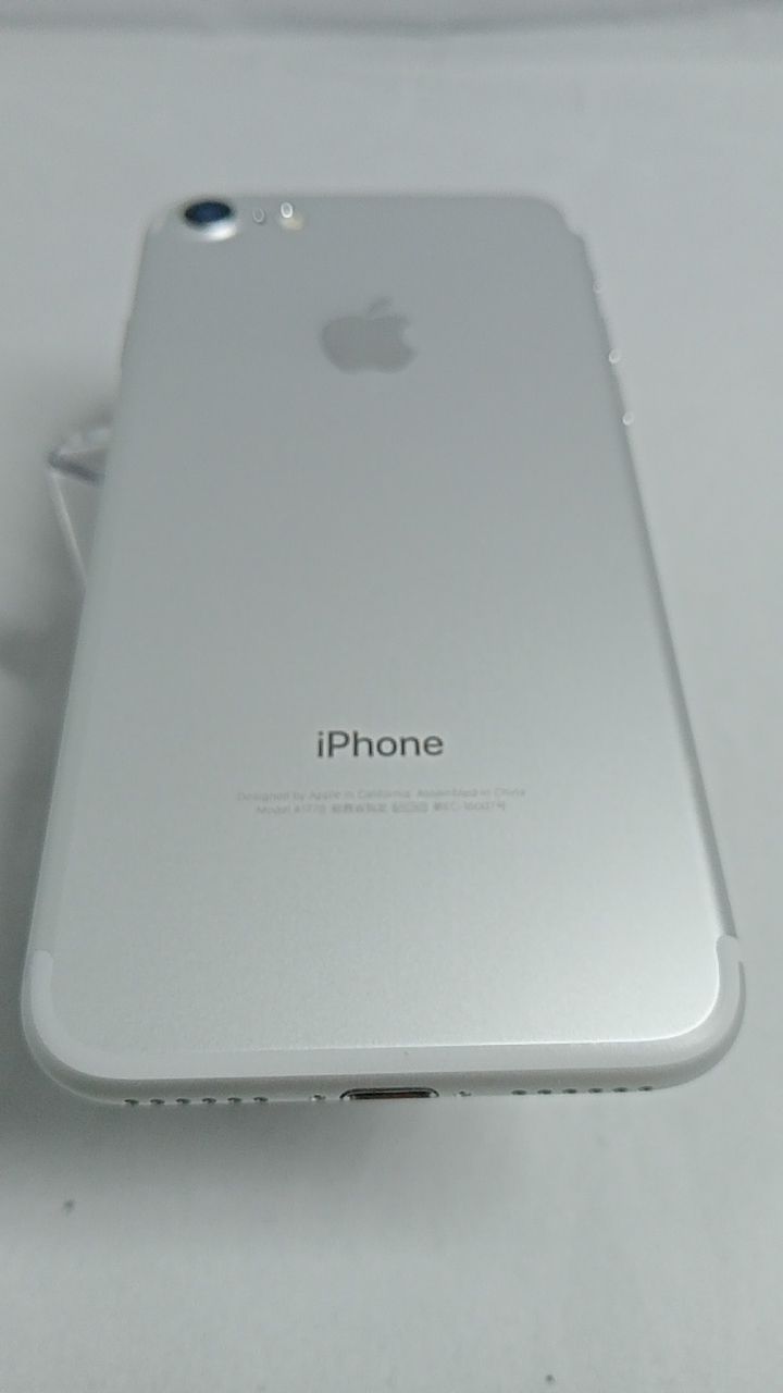 美品！動作確認済！ iPhone7 A1779 256GB 本体 シルバー SIMフリー 