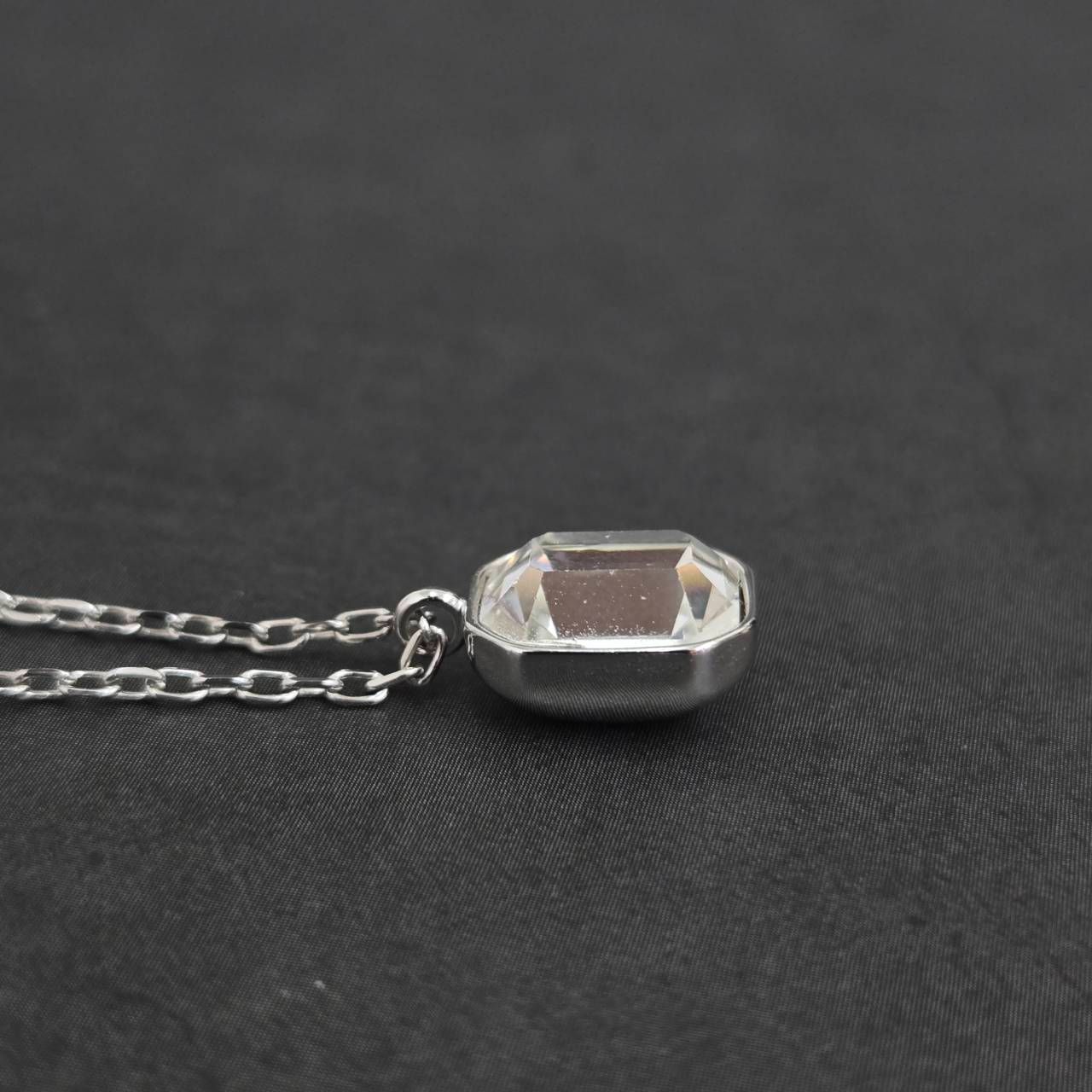 SWAROVSKI スワロフスキー ネックレス 一粒 シルバーカラー 箱