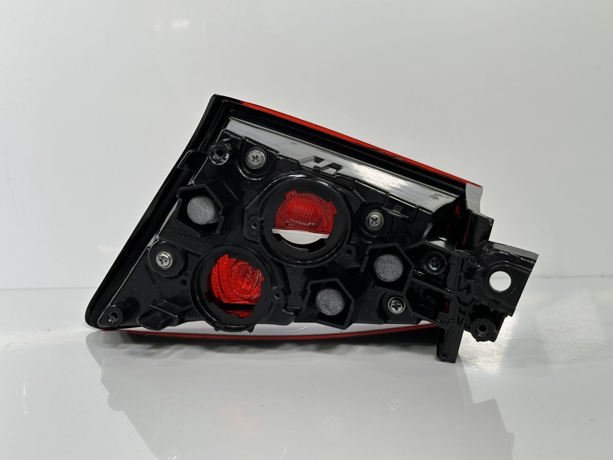 右テールランプ