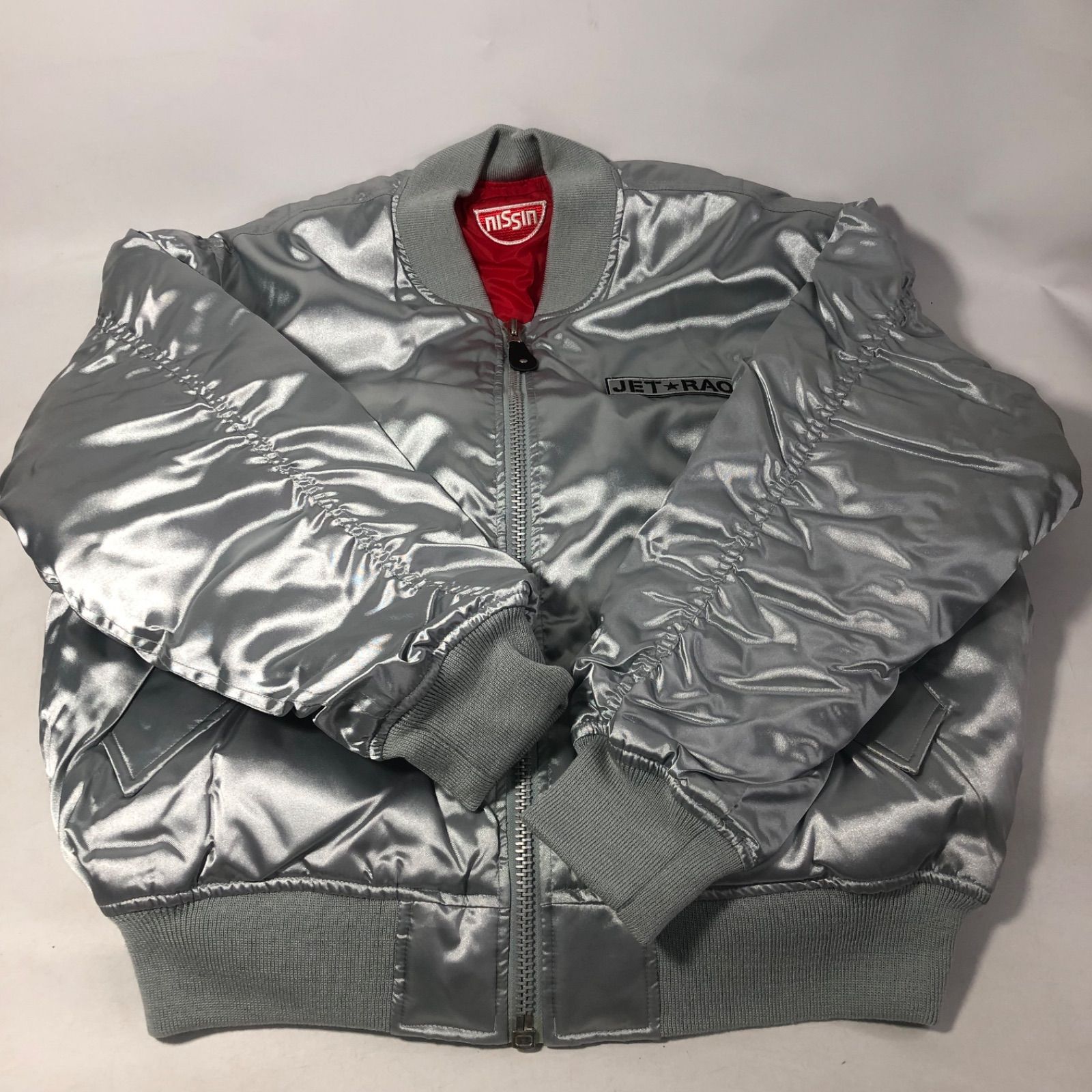 A1022-32-5 NISSIN 日清 ラ王 あしたのジョー ジョージャン MA-1 品 中綿ジャケット シルバー 品 ジップアップジャンパー フリーサイズ 博報堂 身幅64cm 肩幅50cm 着丈62cm ほぼ♥品