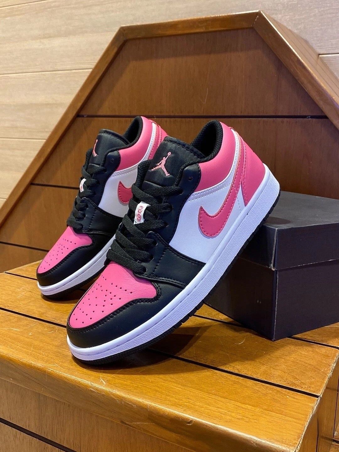 お値下げしました❣️即購入⭕️ NIKE AIR JORDAN 1 LOW 箱付 男女兼用