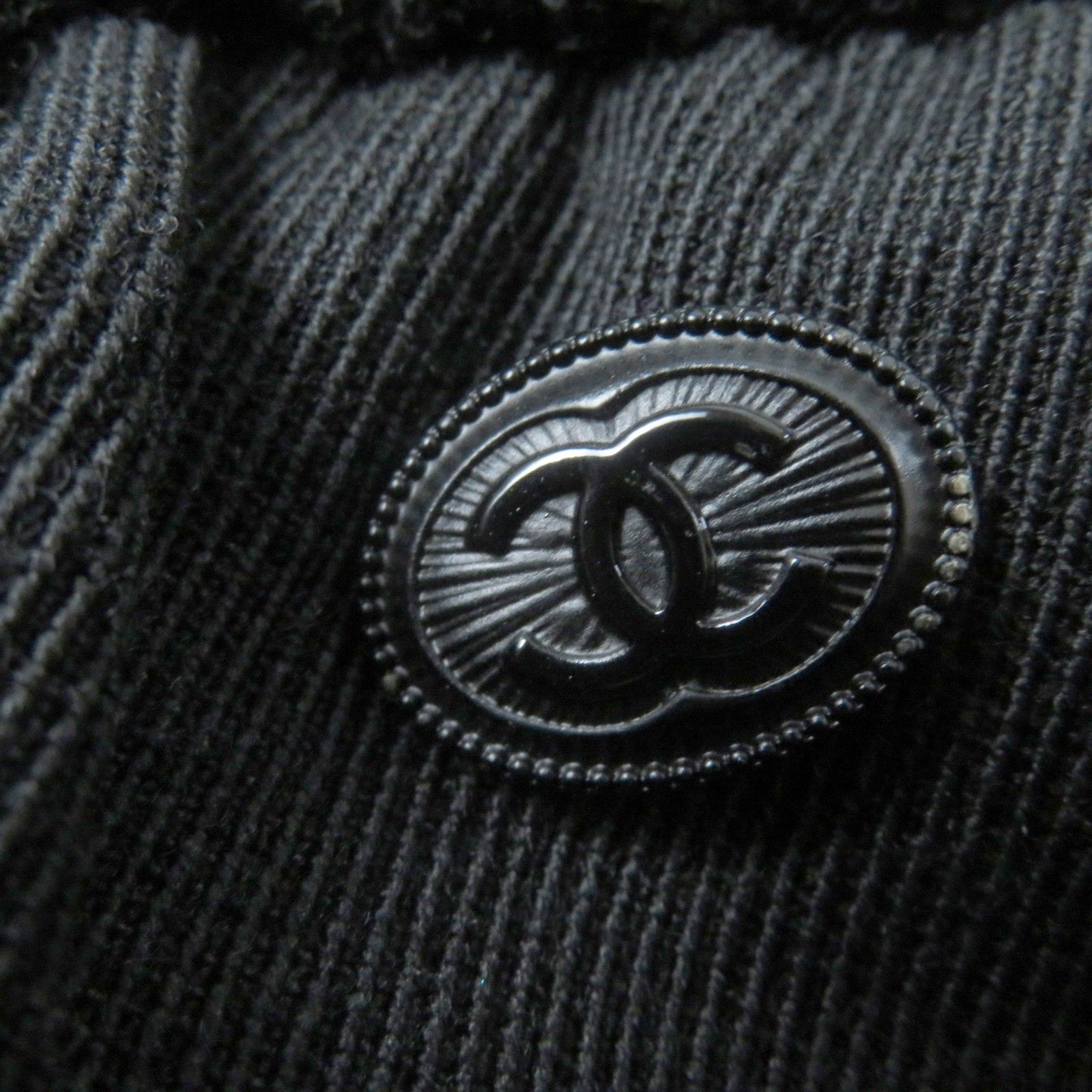 美品☆CHANEL シャネル P46707V34279 ウール100％ ココマークボタン プリーツスカート ブラック 34 イタリア製 レディース 美品☆CHANEL シャネル P46707V34279 ウール100％ ココマークボタン