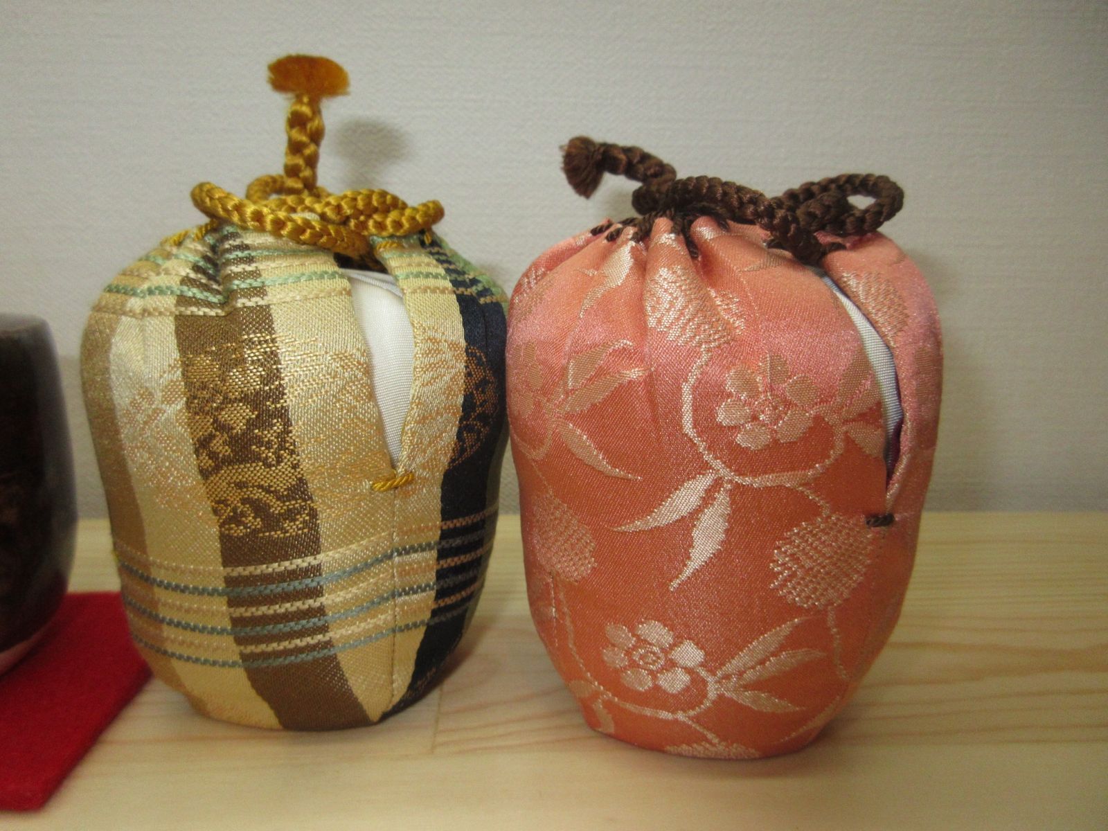 送料込【逢絢亭】茶道具 茶入 瀬戸焼 瀬戸茶入 肩衝 仕覆付 林英仁 共箱入り 逢絢亭】茶道具 茶入 瀬戸焼 瀬戸茶入 肩衝 仕覆付 林英仁 共