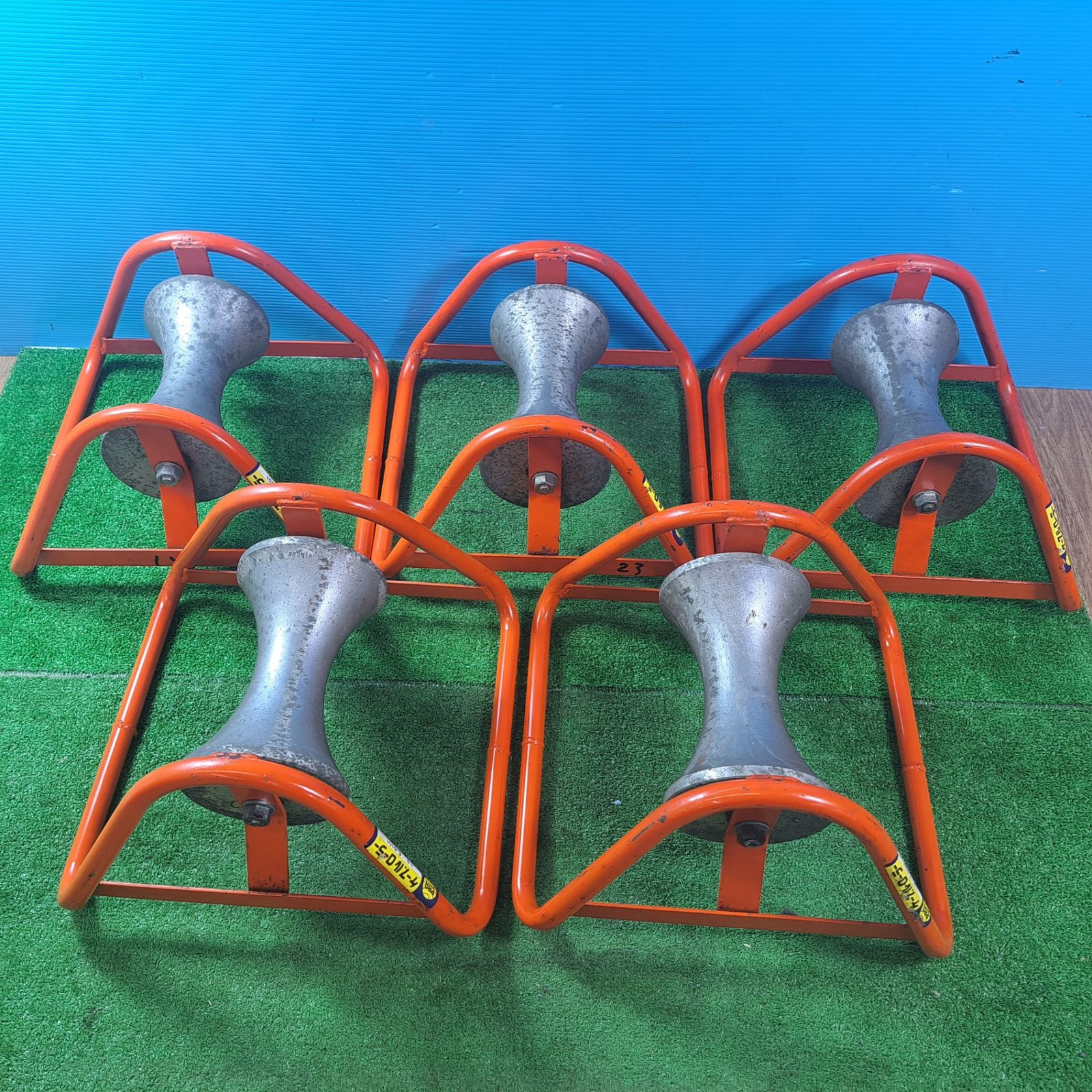 ミノル工業 延線ローラー E-6101 5個セット 中径ケーブル直延 ケーブルコロ 岩槻店