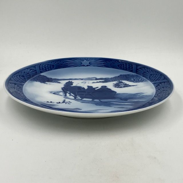 1964年「クリスマスツリーを採りに行く」イヤープレート ロイヤルコペンハーゲン ロイヤルコペンハーゲン イヤープレート 1964年 「Fetching the