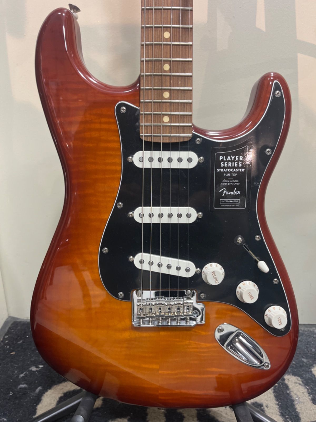 FENDER PLAYER STRATOCASTER PLUS TOP | Tobacco Sunburst