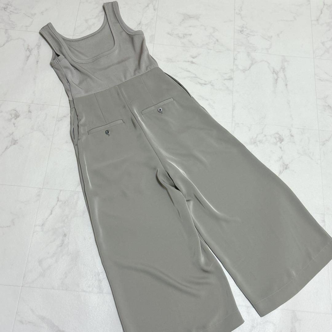 グレーベージュ