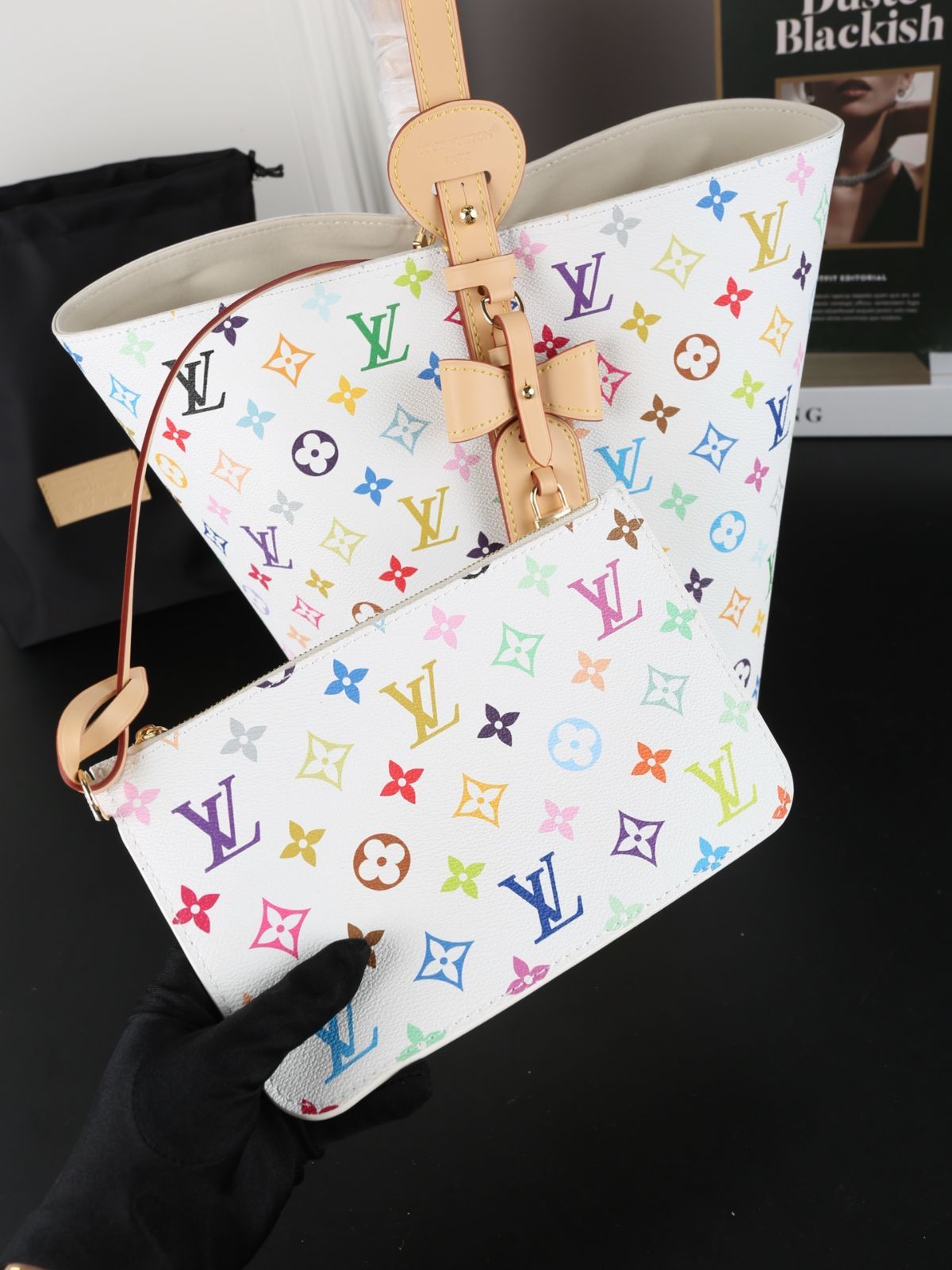 【未使用品】CLASSICS the Small Luxury 村上隆　ハンカチ 未使用品】CLASSICS the Small Luxury 村上隆 ハンカチ 未使用品