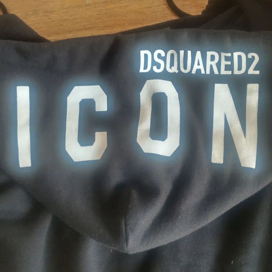 DSQUARED2 ICONパーカー。 - メルカリ