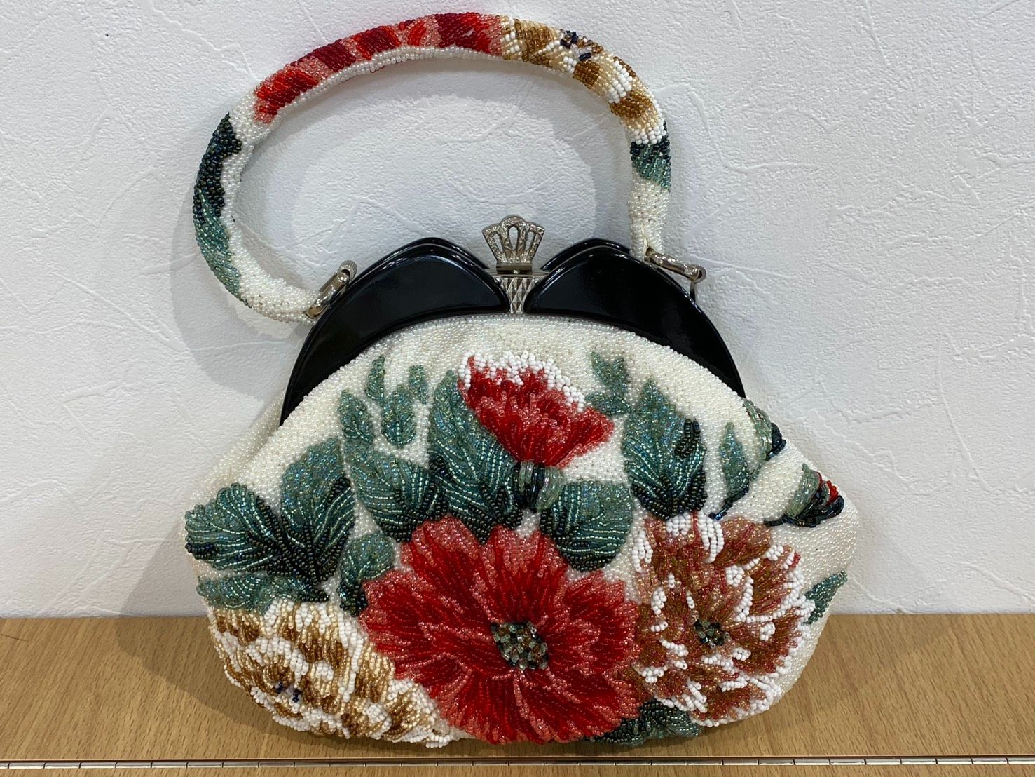 10％クーポン使用可】O/和装ビーズバッグ がま口 手刺繍 総ビーズ 花
