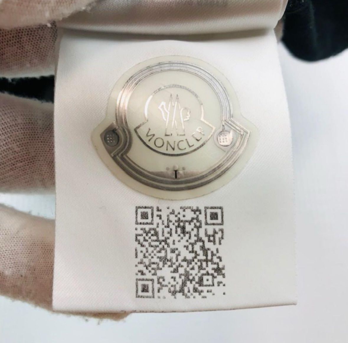 美品☆MONCLER・モンクレール レディース ペイントビックアイコン