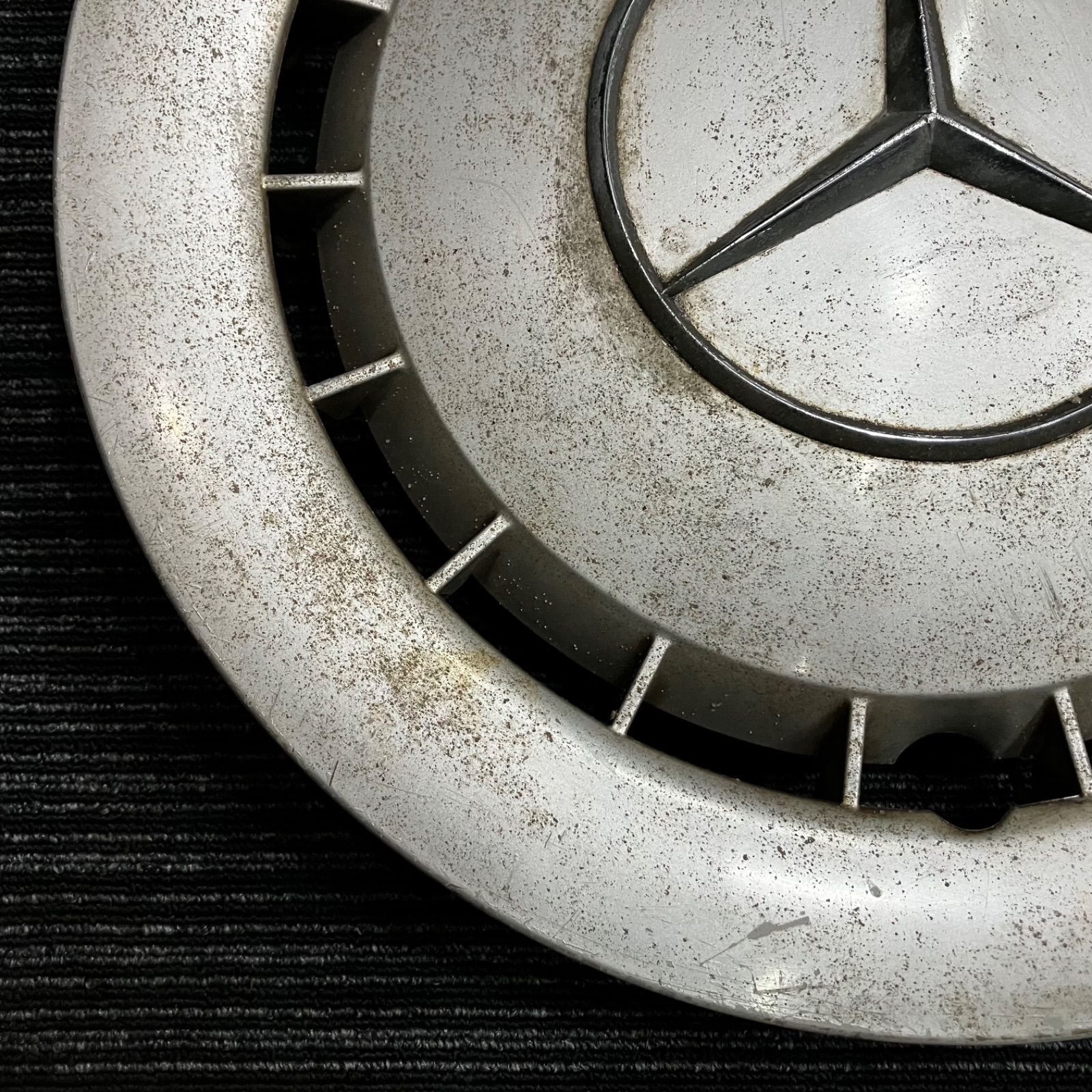 クラシツク-メルセデス―ベンツホイルキャツプ一枚の出品です