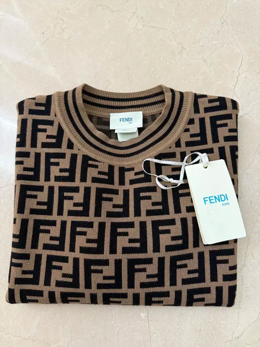 FENDI ホワイト ニットセーター グラフィック FENDI フェンディ クルー