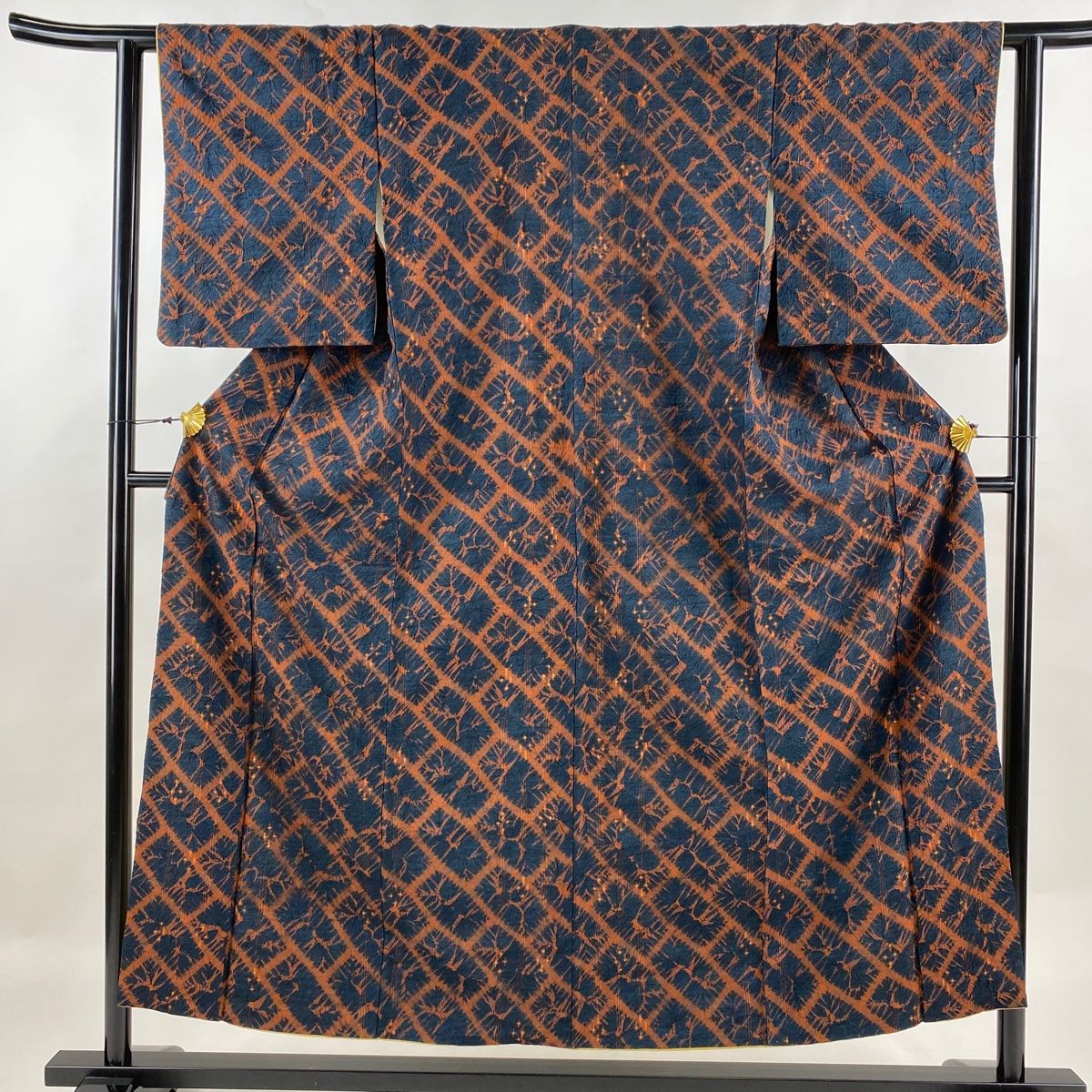 b114 江戸小紋 一つ紋 正絹 フルセット 身丈154裄丈64 色無地 身丈154cm 裄丈64cm M 袷 地紋 ディスカウント 紺色 正絹 名品 一つ