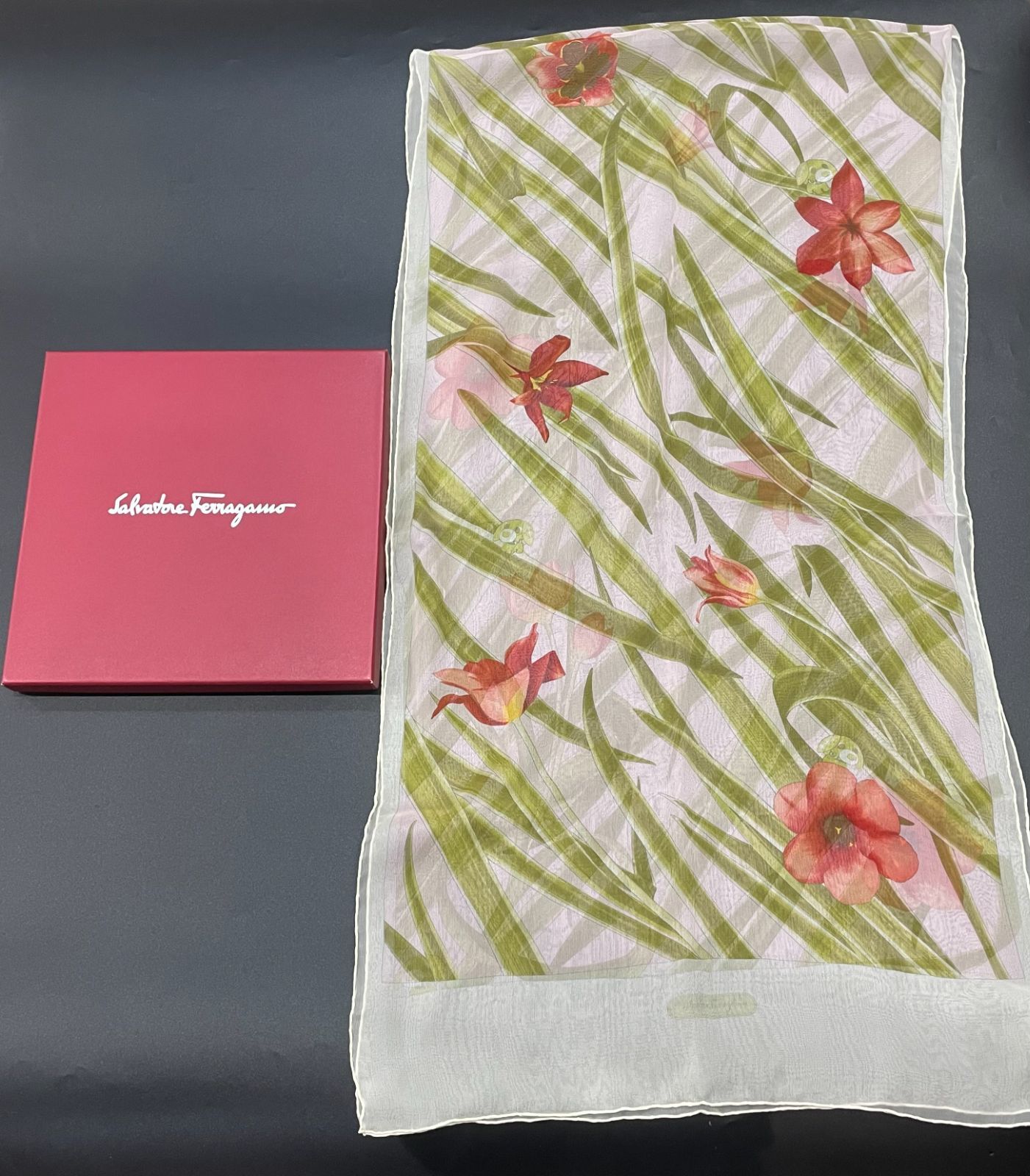 サルヴァトーレフェラガモ スカーフ ストール チューリップ B25081610