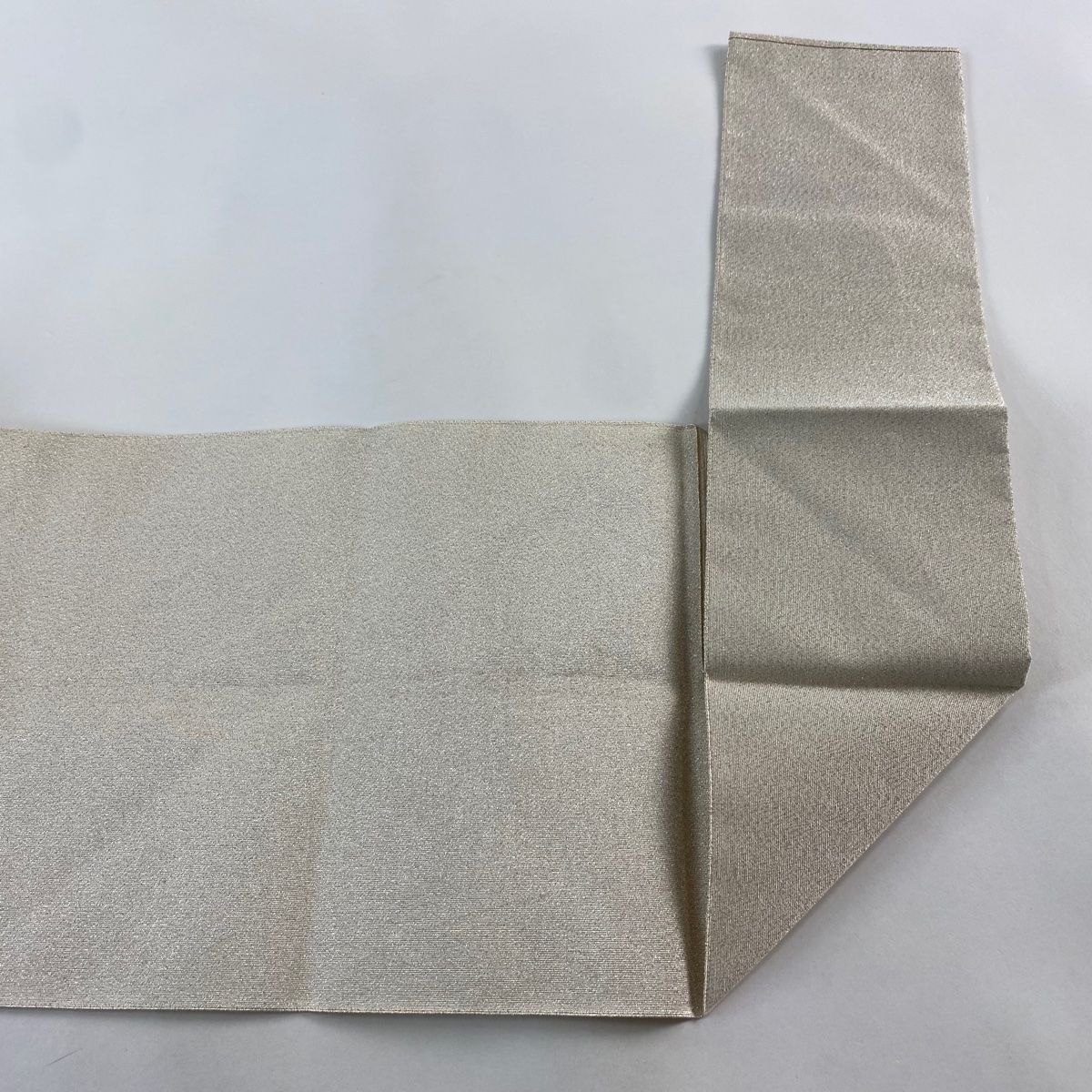 新品 未使用 正絹 西陣 組織り 8寸名古屋帯 手組 全通 松葉仕立て 白灰系 西陣織 絹化粧 全通 八寸名古屋帯 新品未使用品 銀糸 正絹 松葉