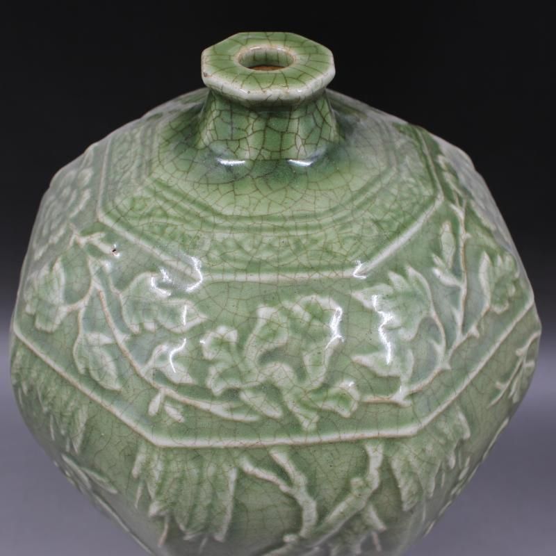 宋龍泉窯彫刻人物物語梅瓶 景徳鎮 陶磁器 装飾品 工芸品