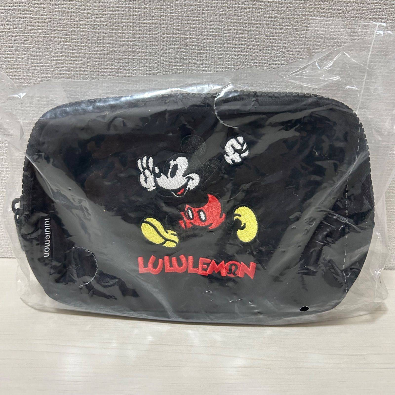【新品未使用タグ付き】ディズニー x ルルレモン ベルトバッグ 1L ミッキー ディズニー x ルルレモン *Everywhere ベルトバッグ 1L ミッキー