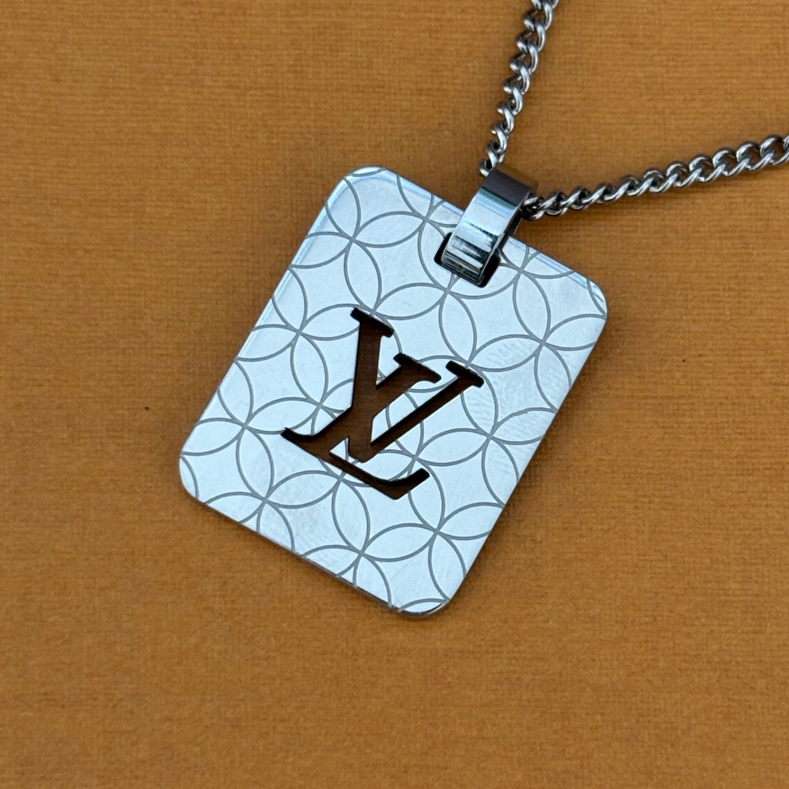 ▪️LOUIS VUITTON ルイヴィトン ロゴネックレス M65452