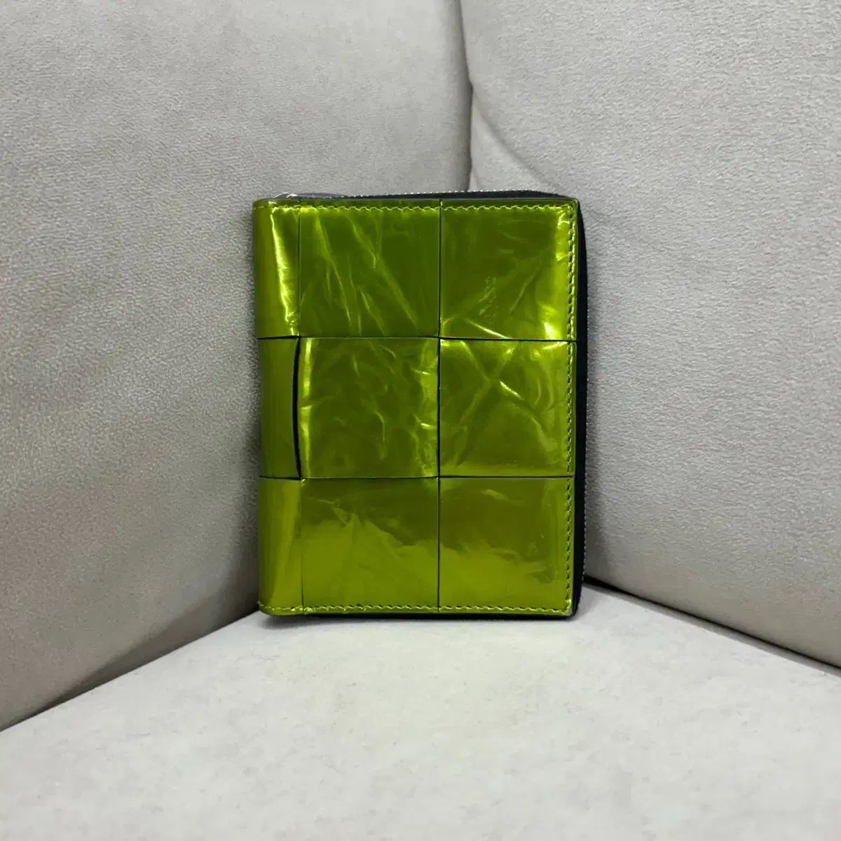 【雷市場（ポンジャン）商品韓国直送】 Bottega Veneta(ボッテガヴェネタ) ネオン ファスナー ミドルウォレット