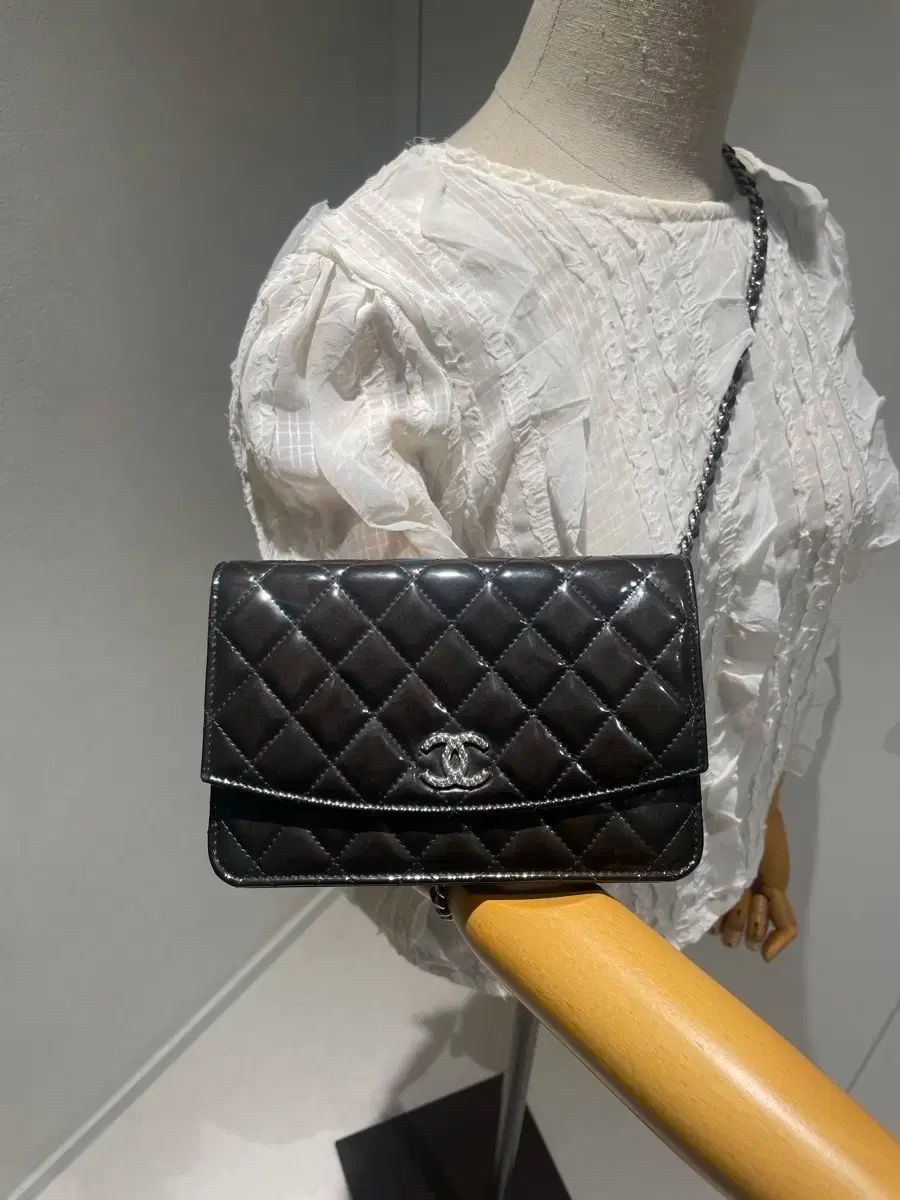 Chanel シャネル パテントレザー woc