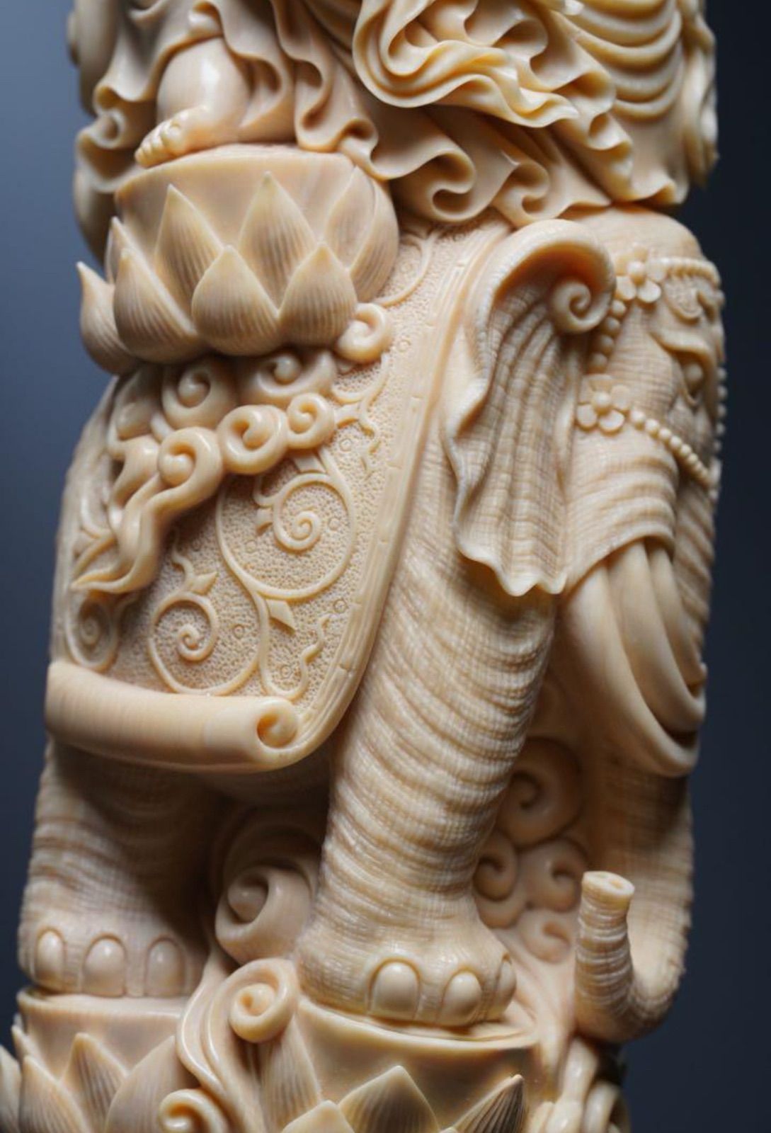 天然マンモス牙美しい手作り彫刻普賢菩薩 置物