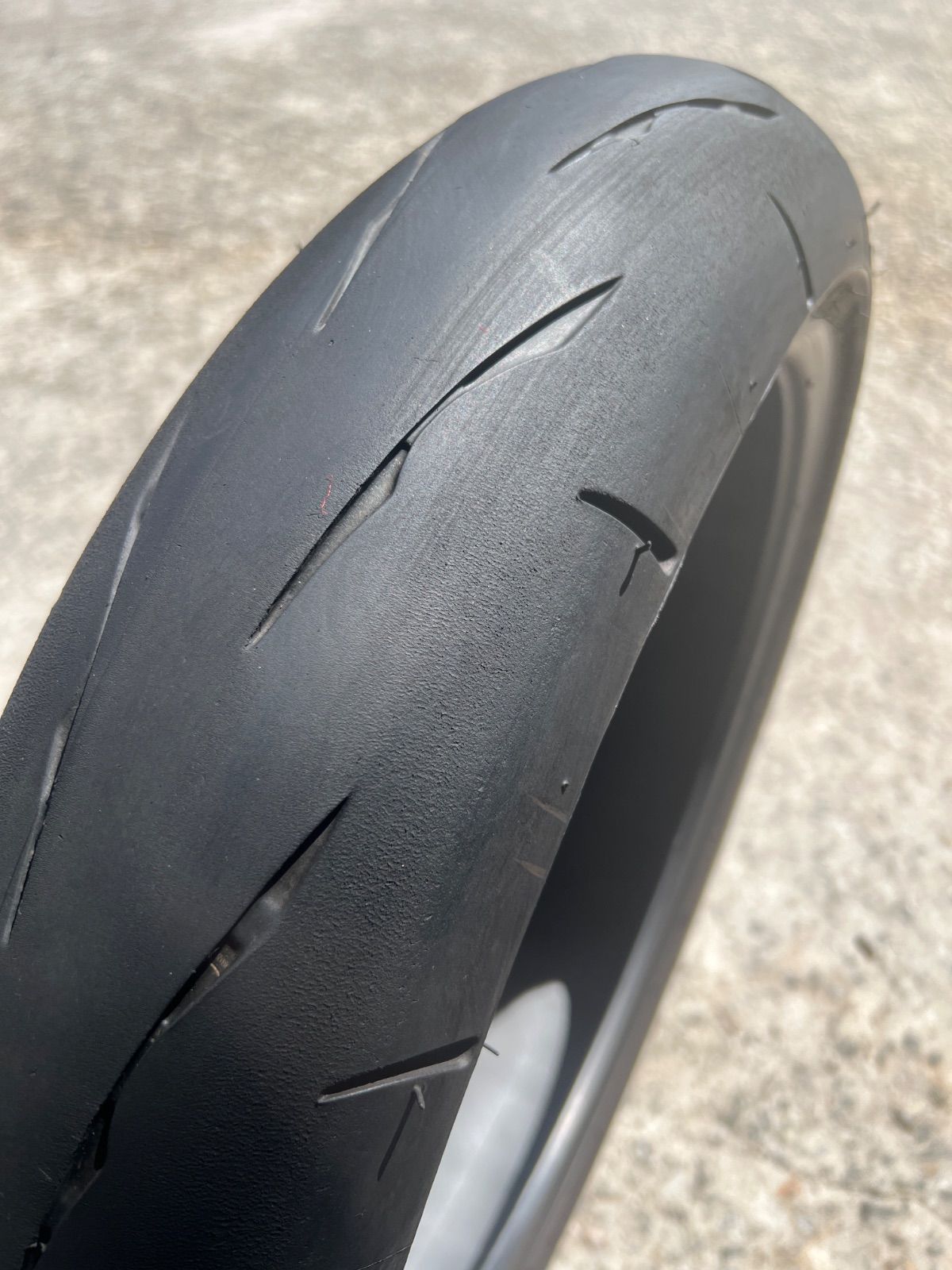 ブリジストンRS11 F 120/70/17 R 190/55/17 Bridgestone Battlax Racing Street RS11 » Sprawdź testy i