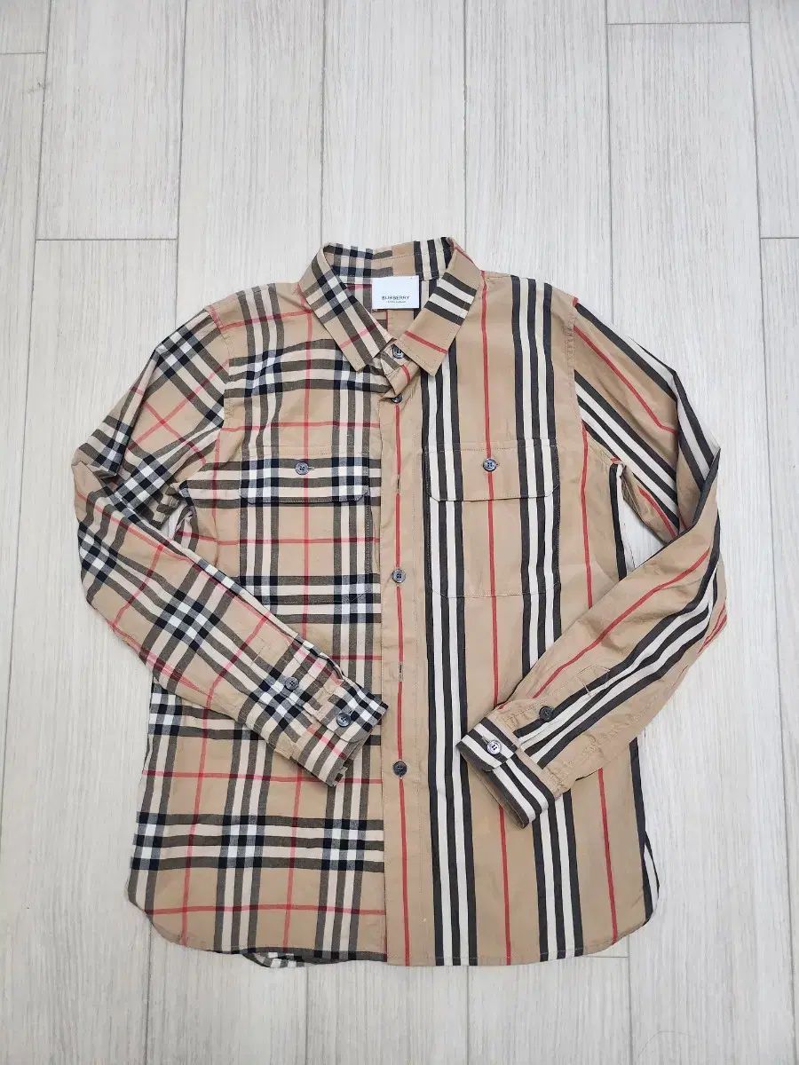 BURBERRY（ブラウス）のフリマアイテム一覧