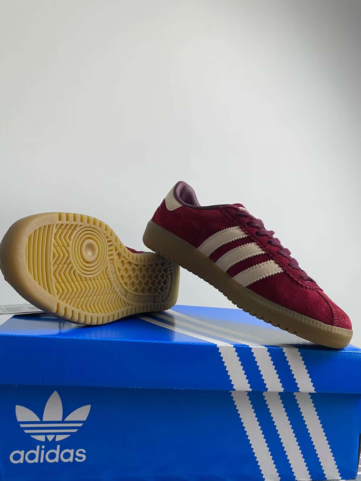 新品 ADIDAS ORIGINALS BERMUDA スニーカー