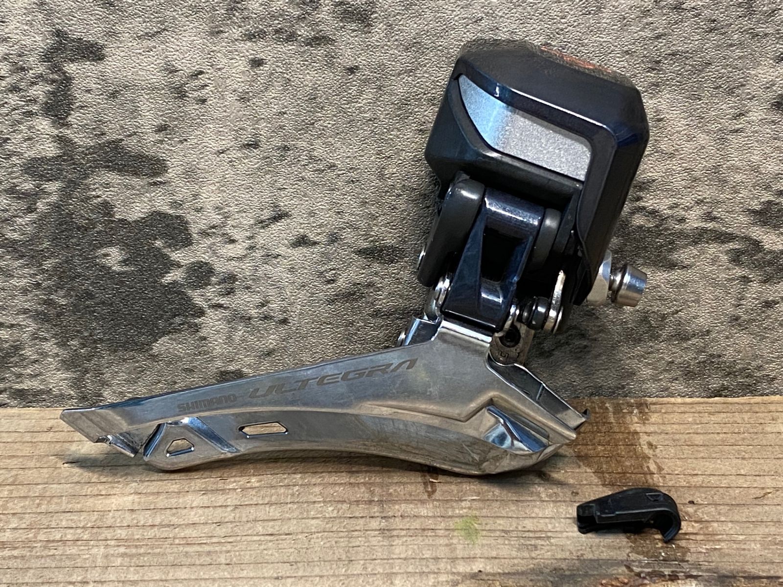 IO607 シマノ SHIMANO アルテグラ ULTEGRA FD-R8050 フロントディレイラー 2S 直づけ 電動 DI2