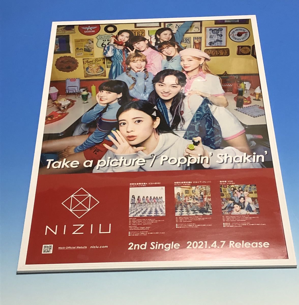 NIZIU Take a picture 販売用告知B2ポスター - メルカリ