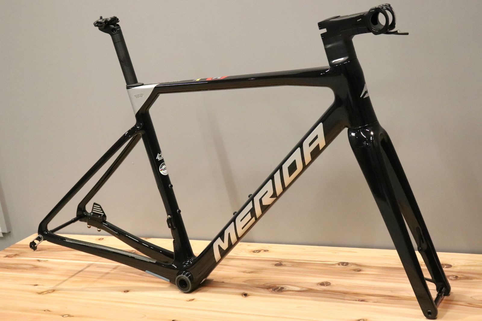 メリダ MERIDA スクルトゥーラ SCULTURA 6000 2025モデル 48サイズ カーボン ロードバイク フレームセット 仙台店