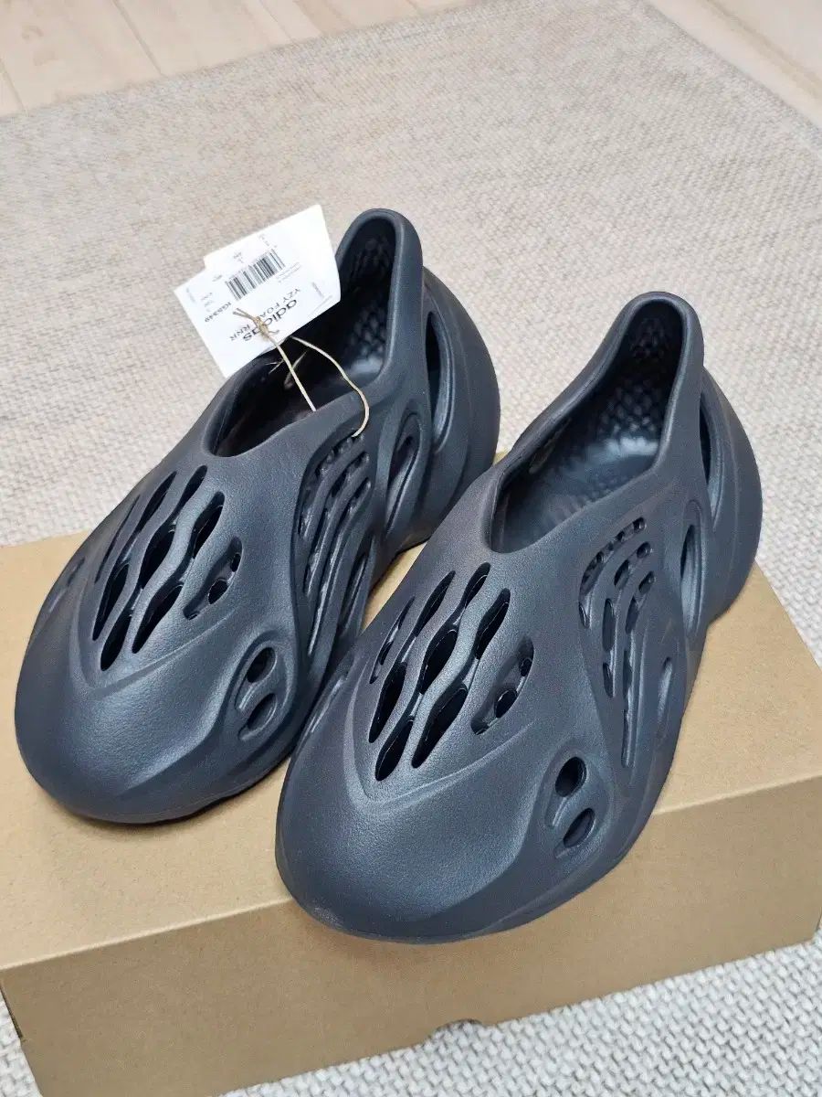 255 adidas アディダス イージー イージー フォームランナー カーボン