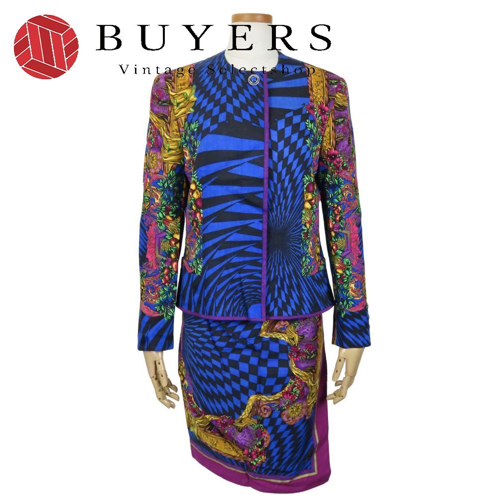 中古 ジャンニ・ヴェルサーチ セットアップ 総柄 スーツ 38 4 ウール ブルー パープル マルチカラー ジャケット スカート アパレル レディース 女性 Gianni Versace 中古】 ジャンニ・ヴェルサーチ セットアップ 総柄 スーツ 38 4 ウール
