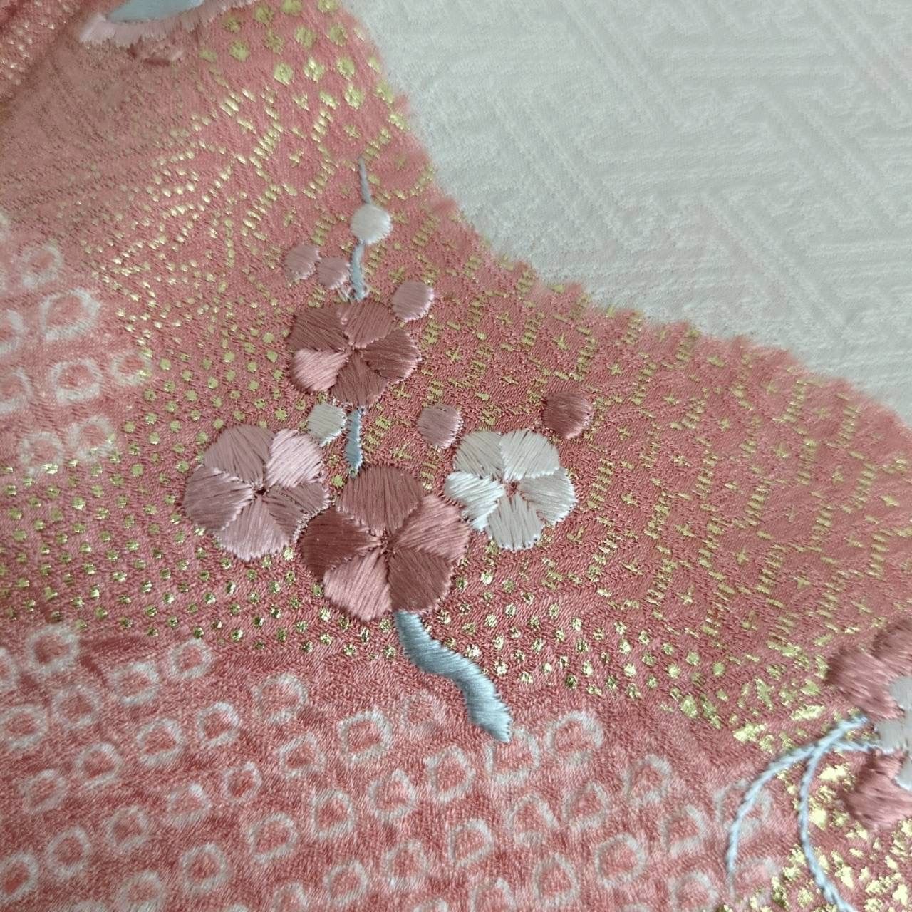 裄65 絞り 刺繍 付け下げ 正絹 雲取り 一つ紋 袷 着物 MK-290 - メルカリ