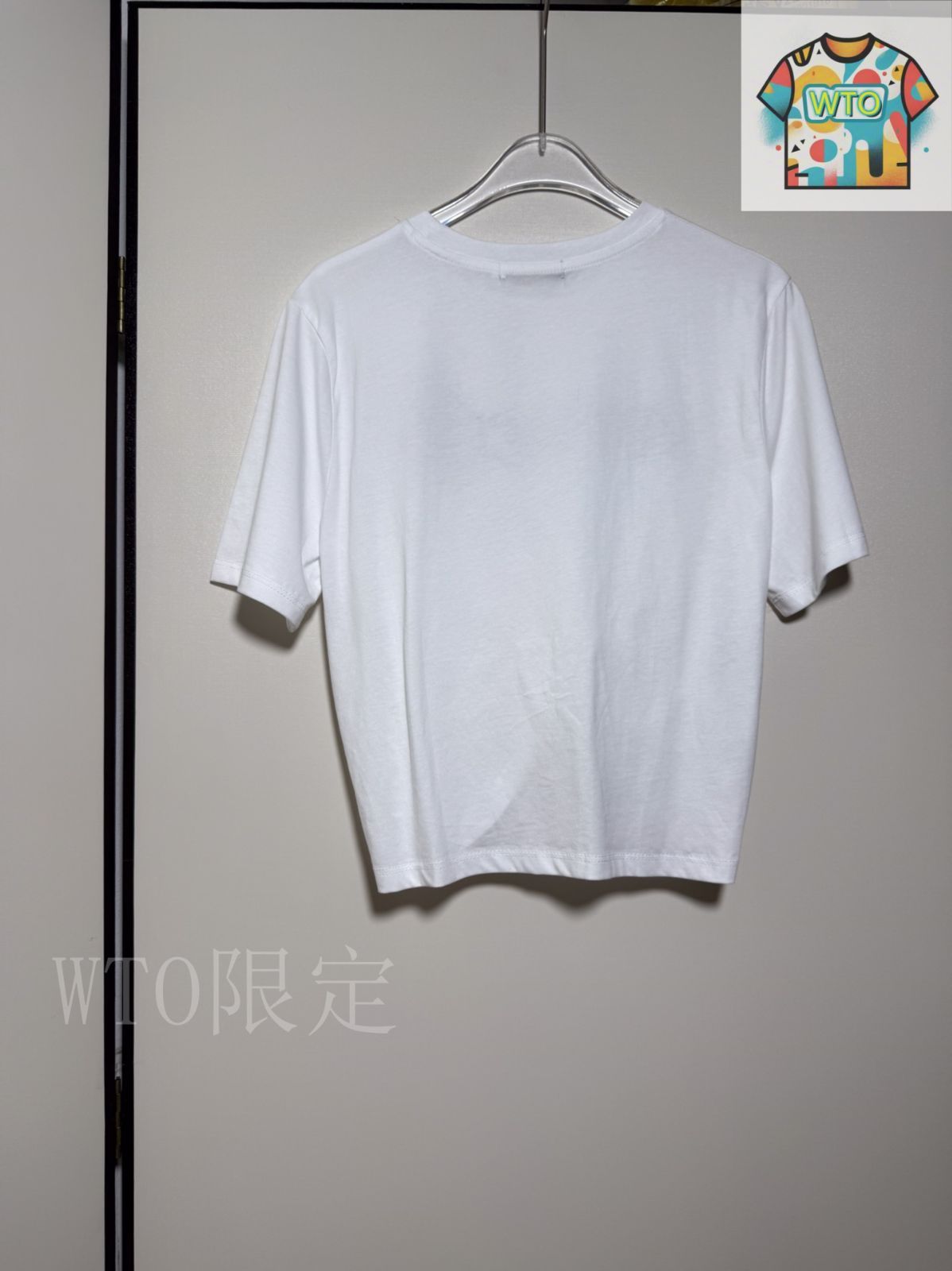 今日WTO】VERSACE Strawberry Print Logo Pin-Embellished Crop