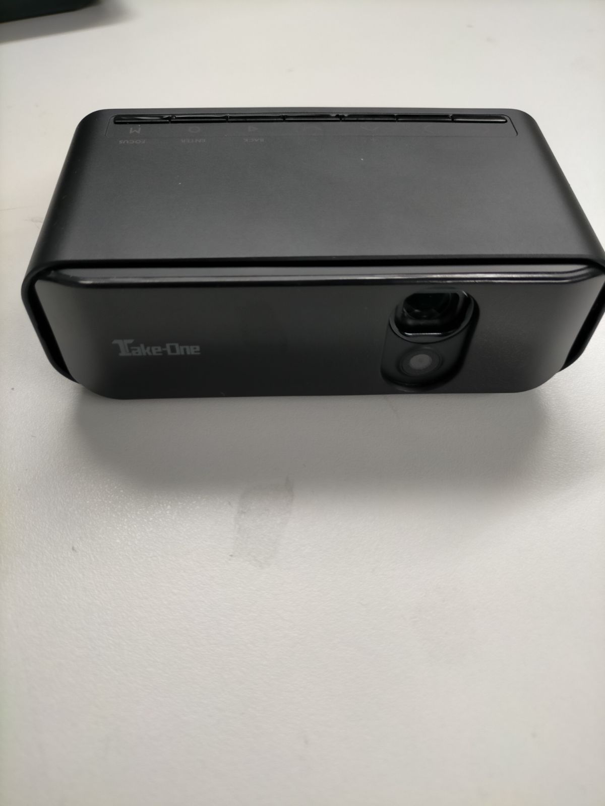 Take-One モバイルプロジェクター T80 Pro 手の中に映画館を！コンパクトで持ち運びも便利。200ANSIルーメンの 高