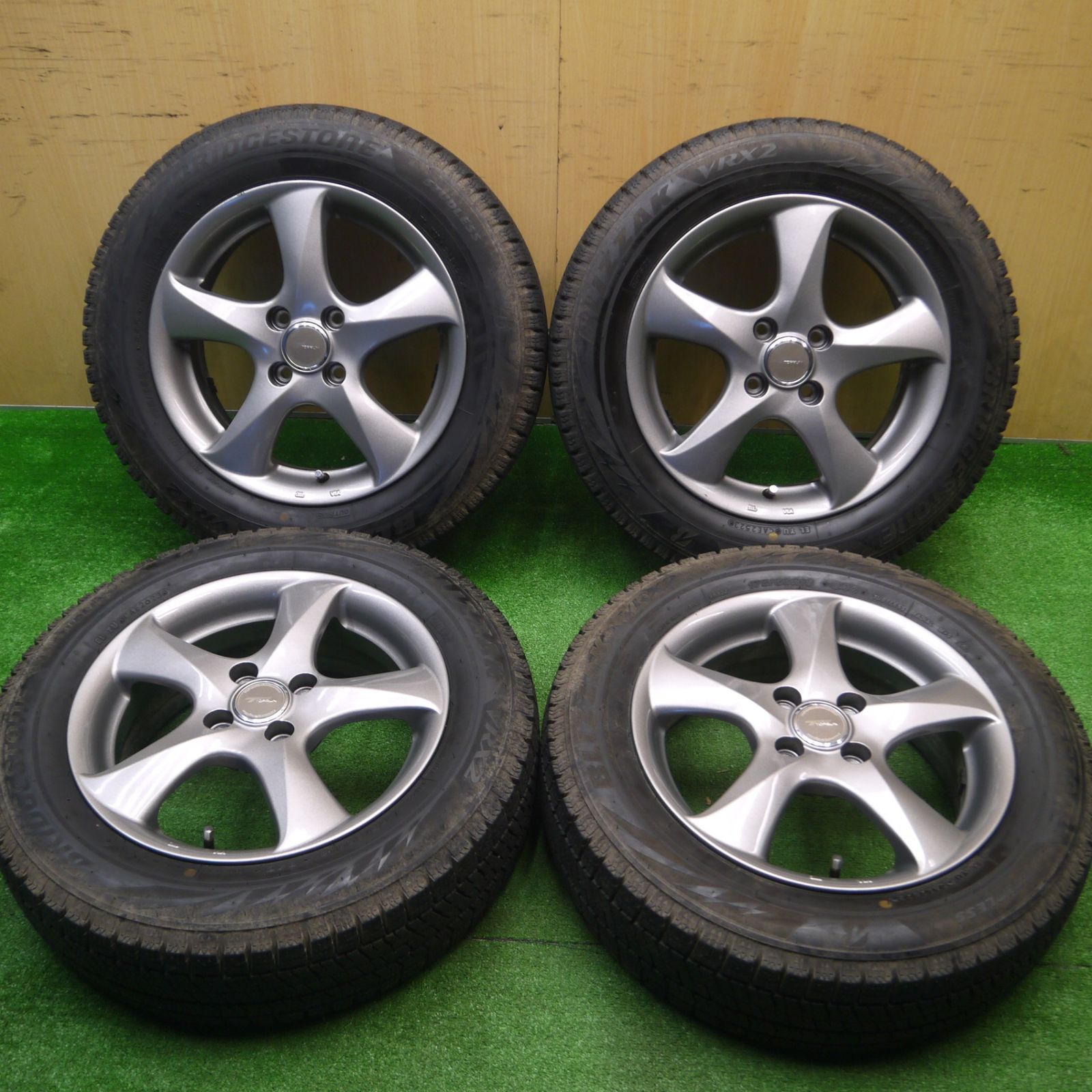 [送料無料] バリ溝！23年！キレイ！ほぼ10分スタッドレス 175/65R15 ブリヂストン ブリザック VRX2 TOPRUN トップラン 15インチ PCD100/4H4092402Hス