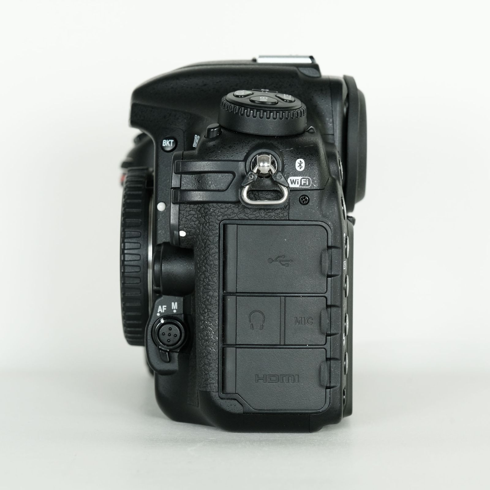 NIKON D500 ボディ シャッター回数15822回 おまけ付き 良品｜シャッター数68,270回｜バッテリーグリップ・L型
