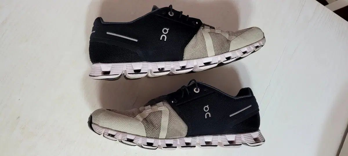 ランニングシューズ